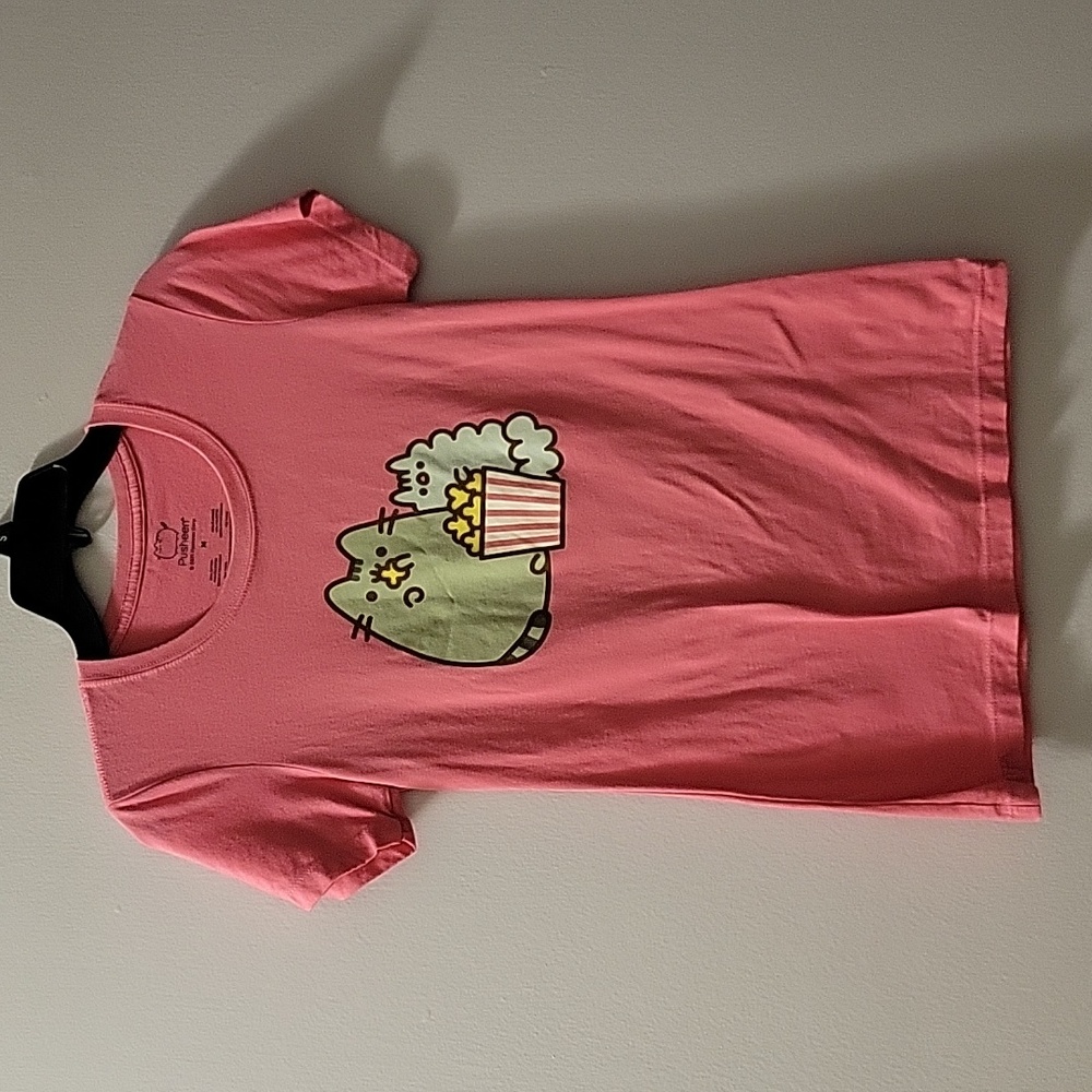 Pusheen shirt 🌷